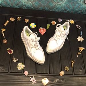 Adidas Hypersleek Sneakers! ❤️